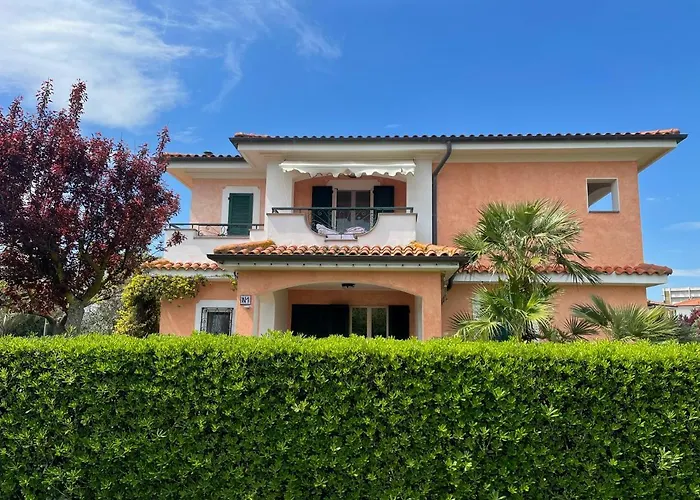 I Giardini Del Conero Con Ombrellone In Porto Recanati